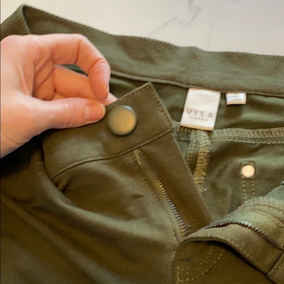 Army green jeggings with real button and zipper - Picture 3 of 4